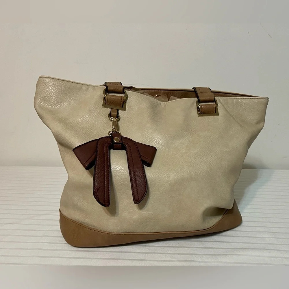 LaTique Ellis Bowtique Shoulder Bag Purse - Picture 4 of 13